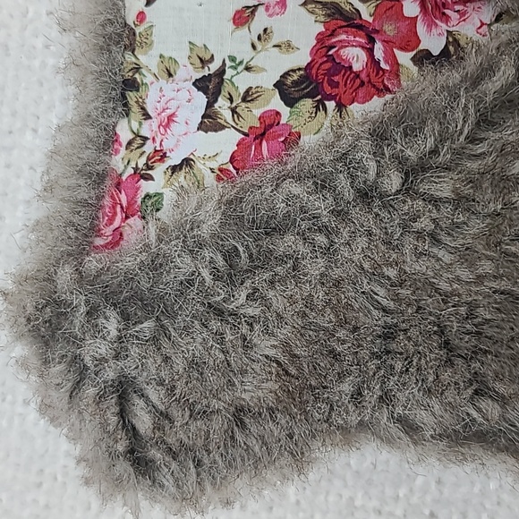 TJ Maxx Reversible Faux Fur Open Front Vest Jacket in Tan/Pink - Picture 5 of 17